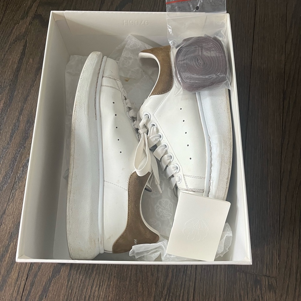 Authentic Alexander McQueen Oversized White Khaki Suede EU 40